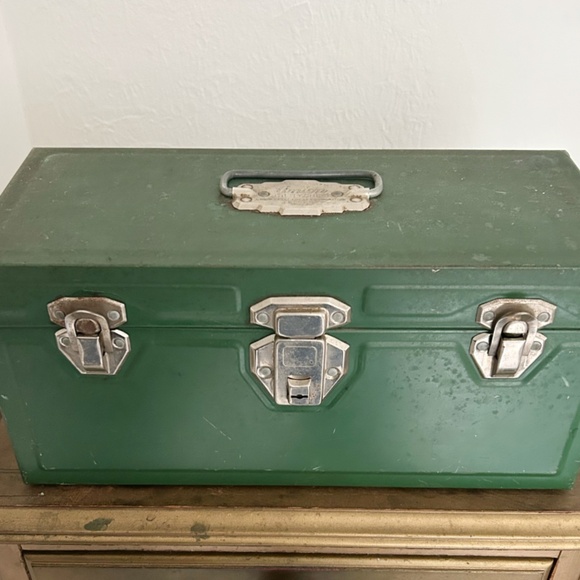 Vintage Green Union Steel Tool Box - Picture 3 of 5